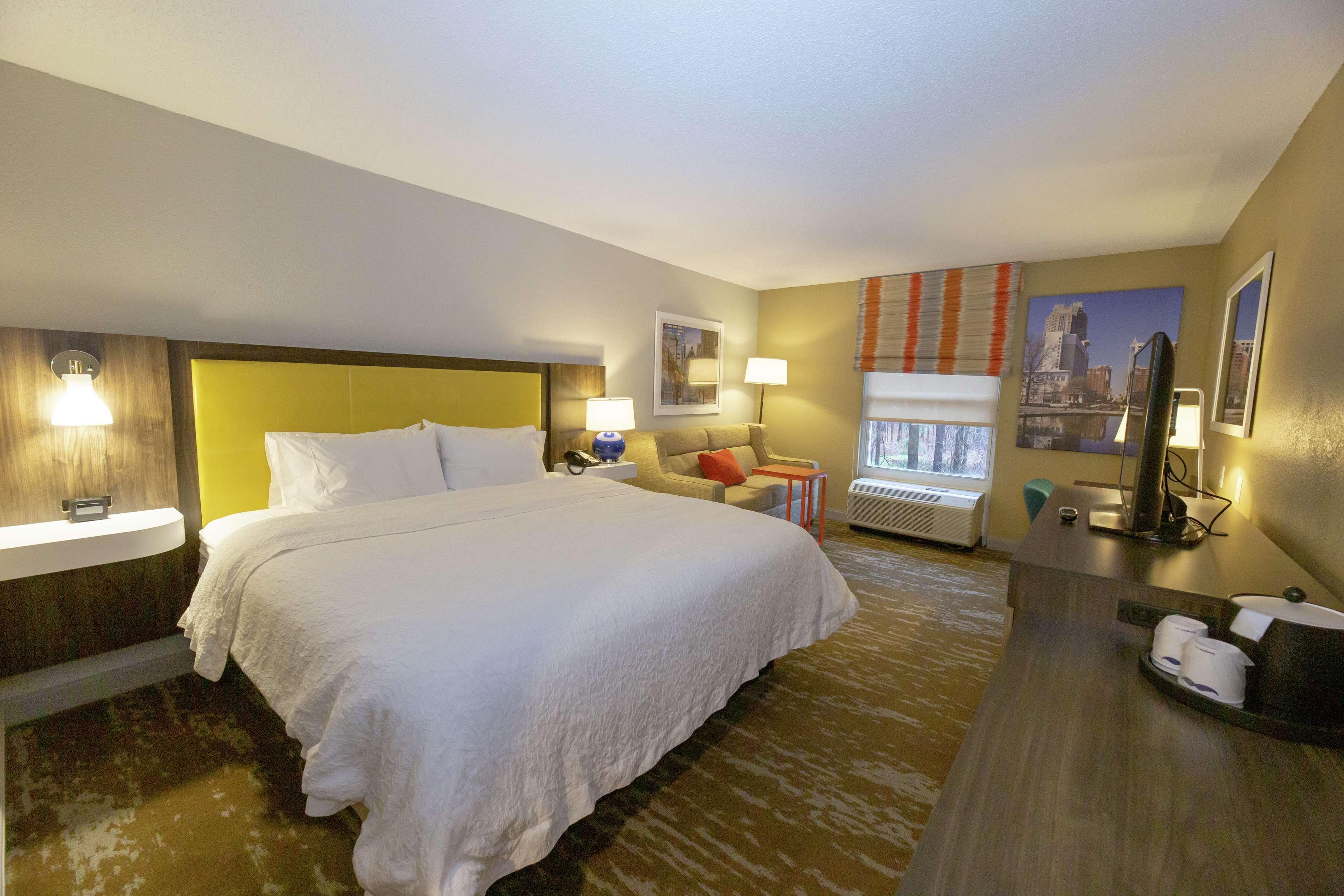 Hampton Inn & Suites Raleigh Cary Lenovo Center Экстерьер фото