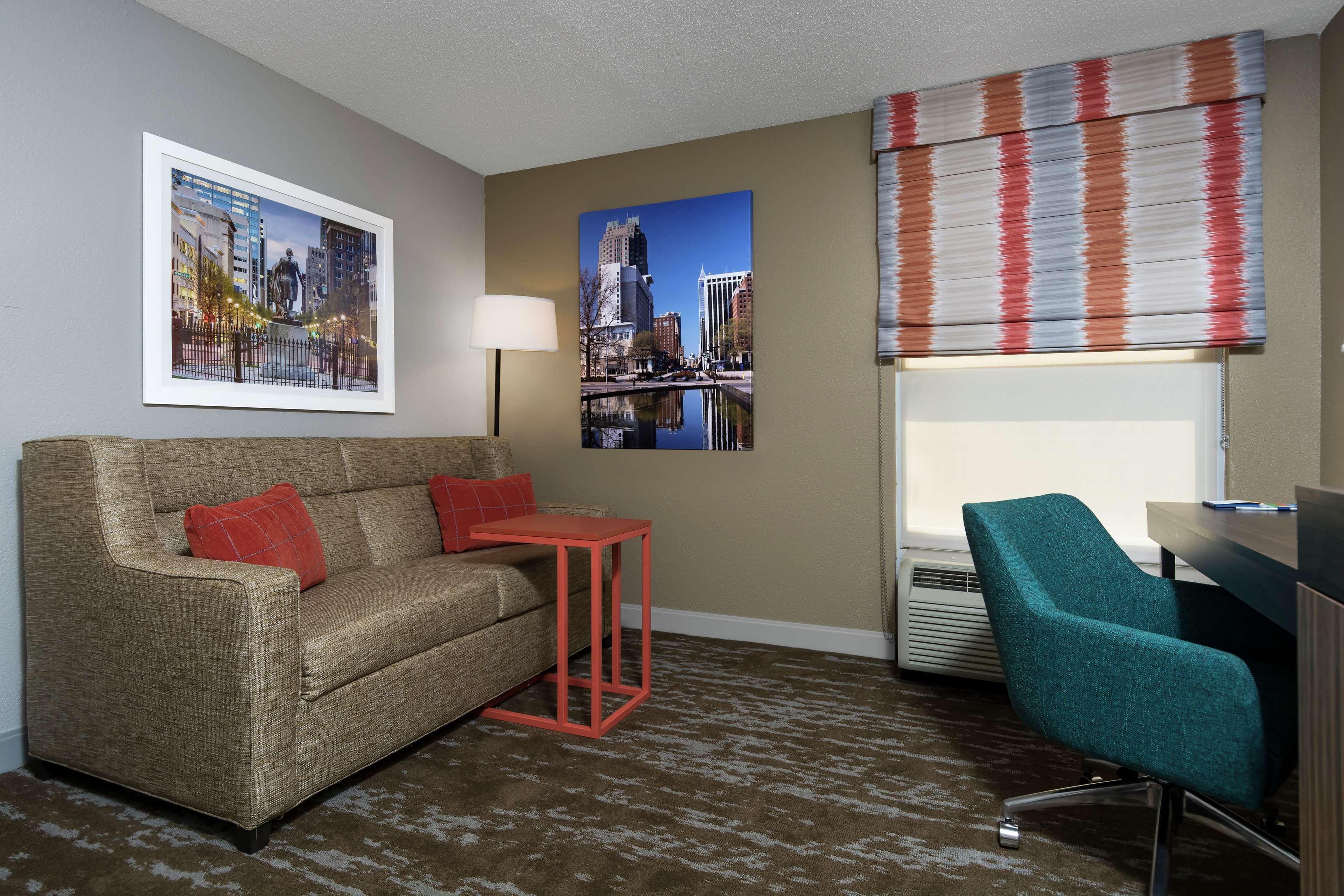 Hampton Inn & Suites Raleigh Cary Lenovo Center Экстерьер фото