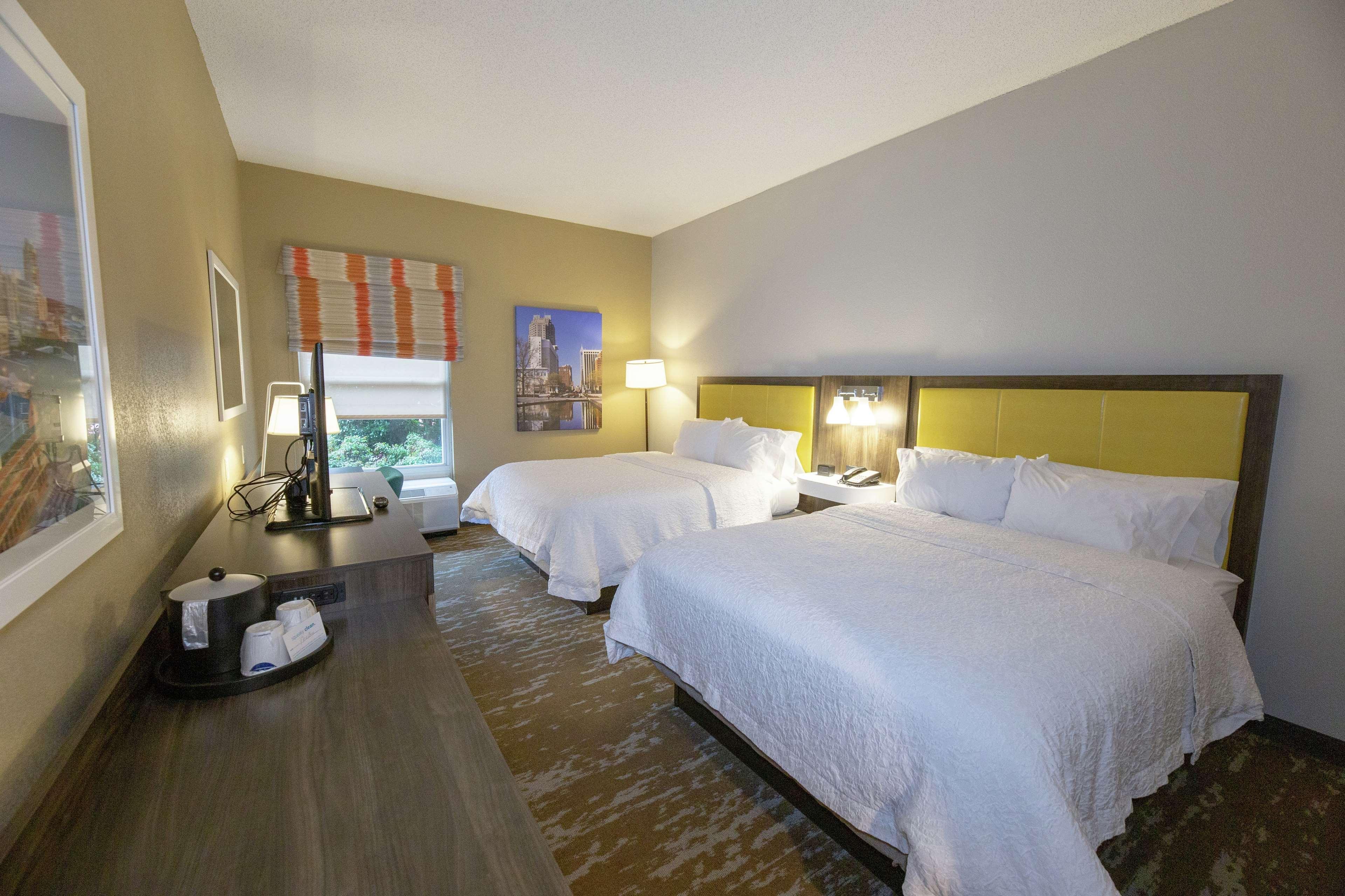 Hampton Inn & Suites Raleigh Cary Lenovo Center Экстерьер фото