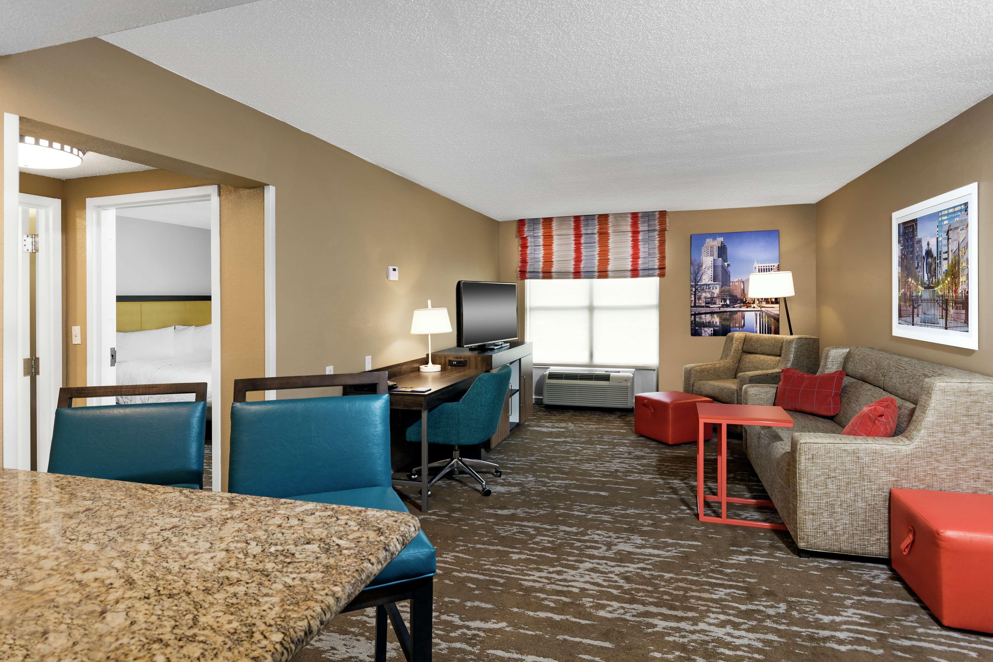 Hampton Inn & Suites Raleigh Cary Lenovo Center Экстерьер фото
