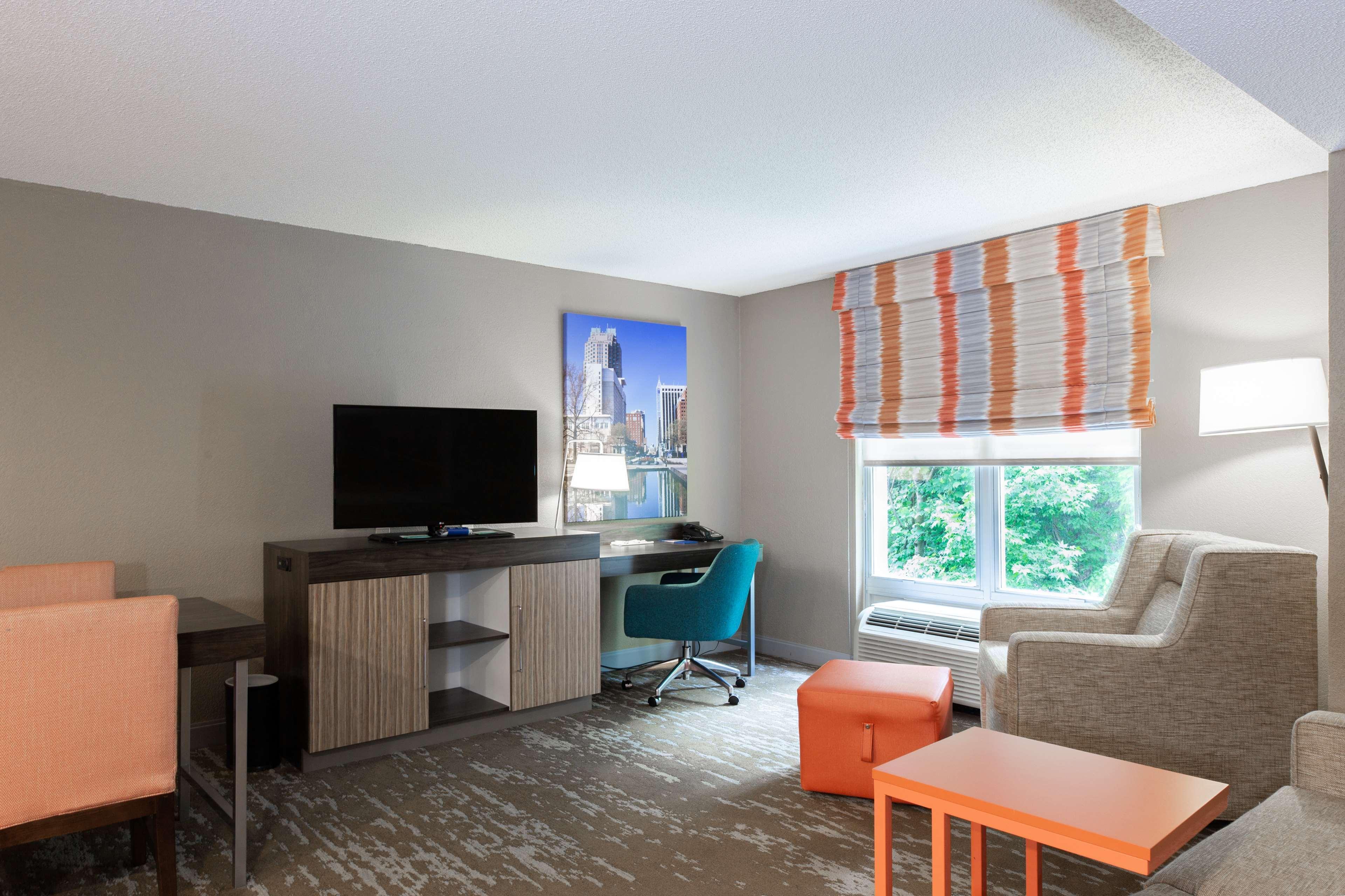 Hampton Inn & Suites Raleigh Cary Lenovo Center Экстерьер фото