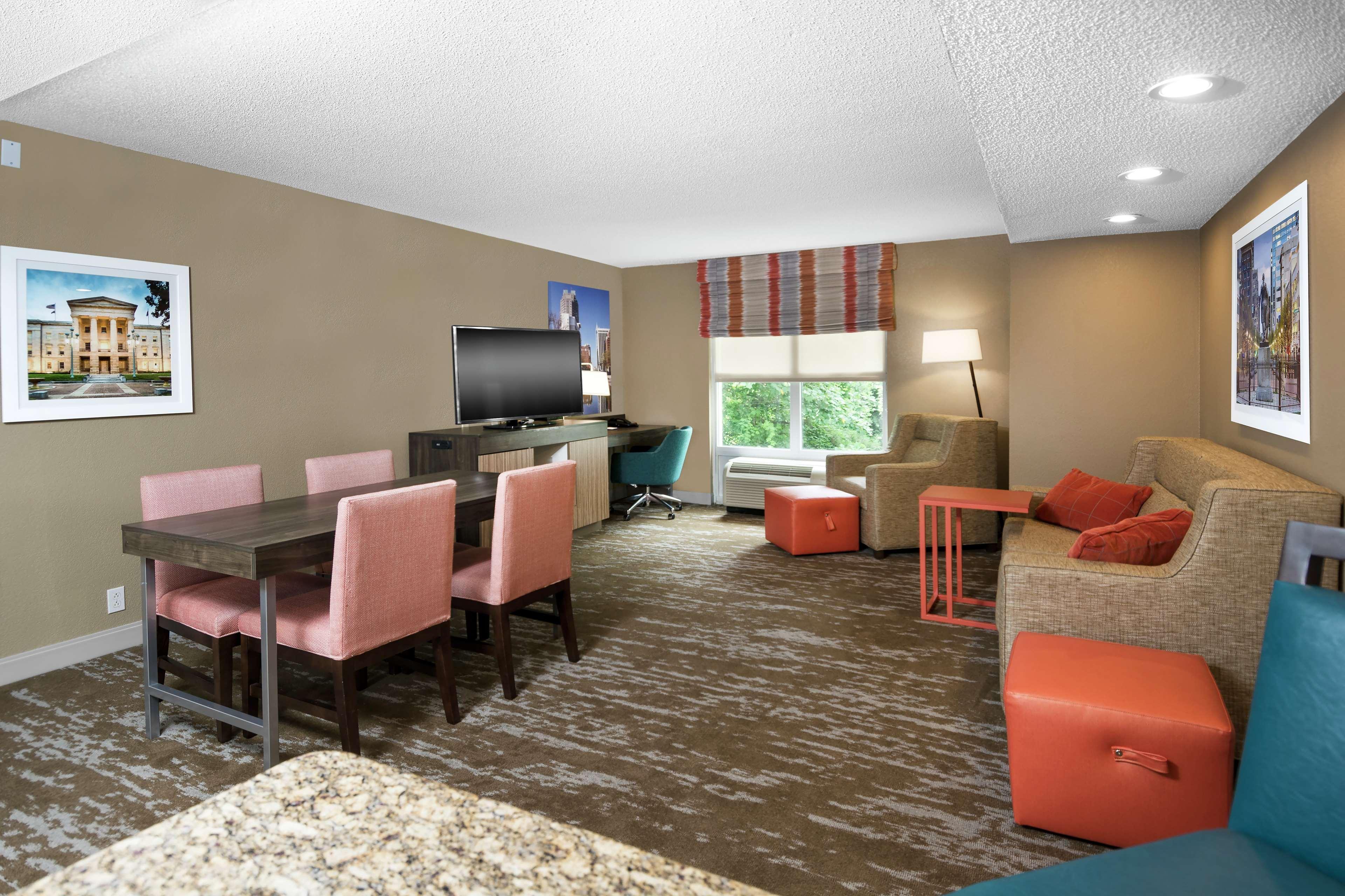 Hampton Inn & Suites Raleigh Cary Lenovo Center Экстерьер фото