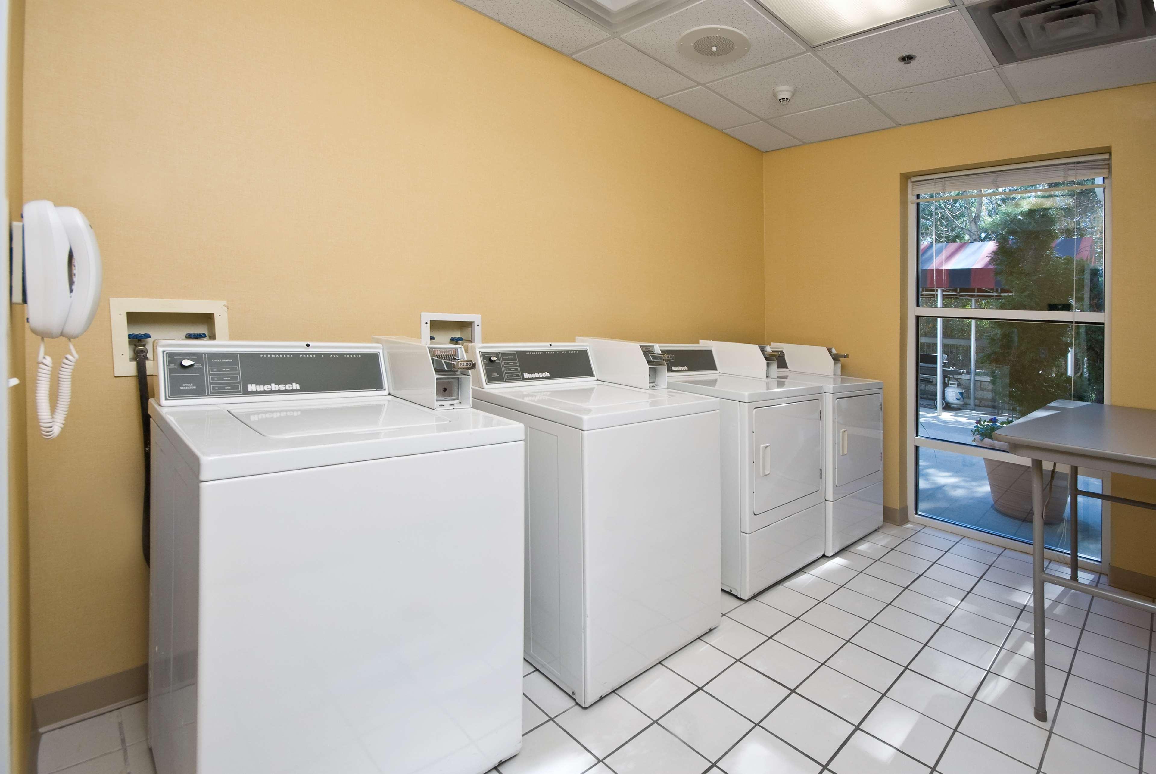 Hampton Inn & Suites Raleigh Cary Lenovo Center Экстерьер фото