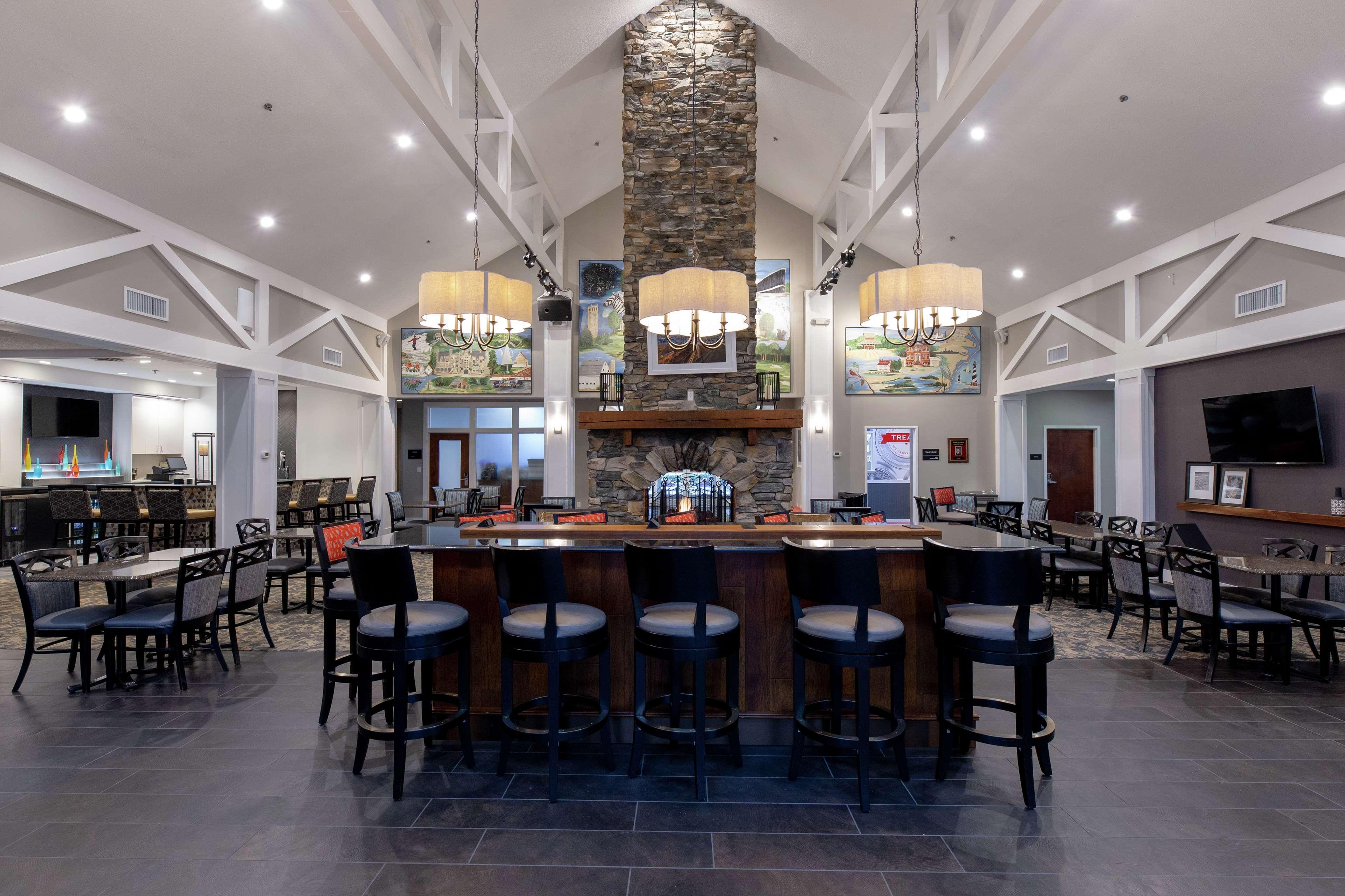 Hampton Inn & Suites Raleigh Cary Lenovo Center Экстерьер фото