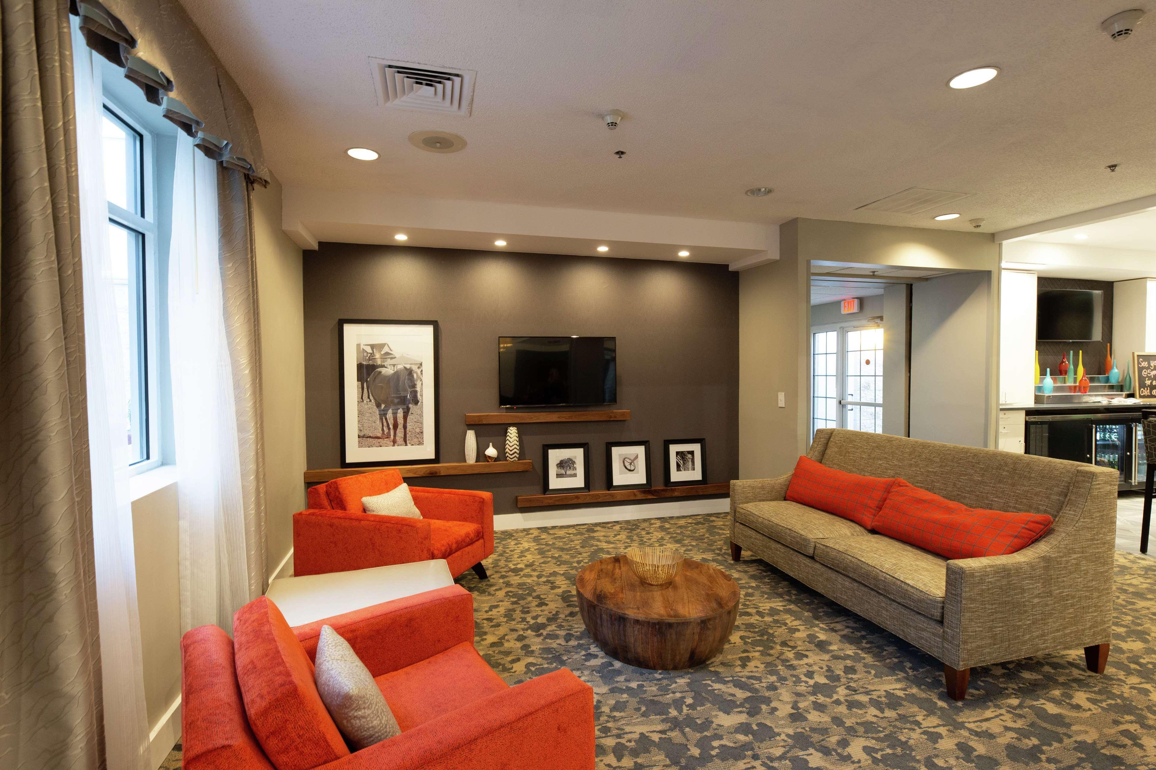 Hampton Inn & Suites Raleigh Cary Lenovo Center Экстерьер фото