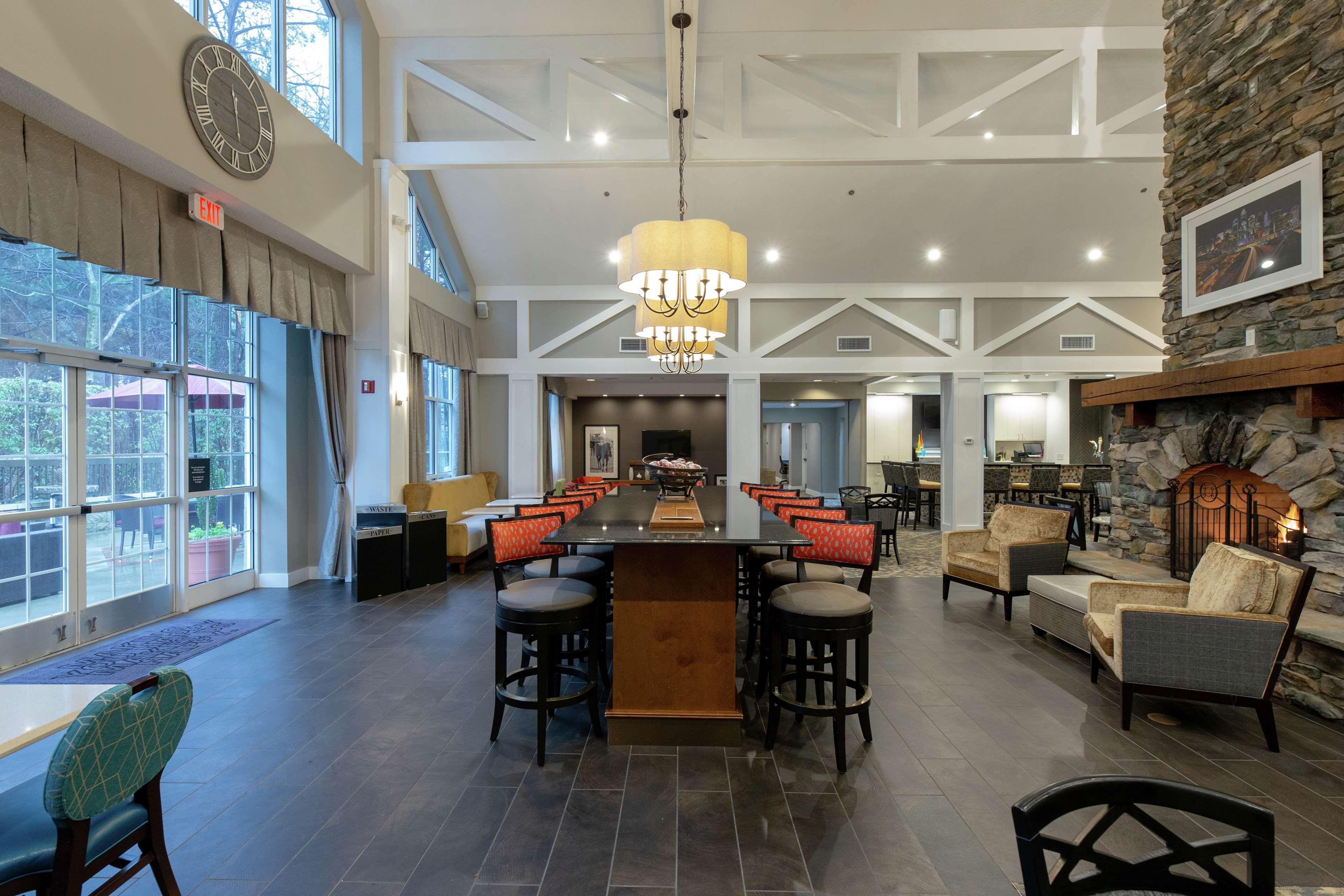 Hampton Inn & Suites Raleigh Cary Lenovo Center Экстерьер фото