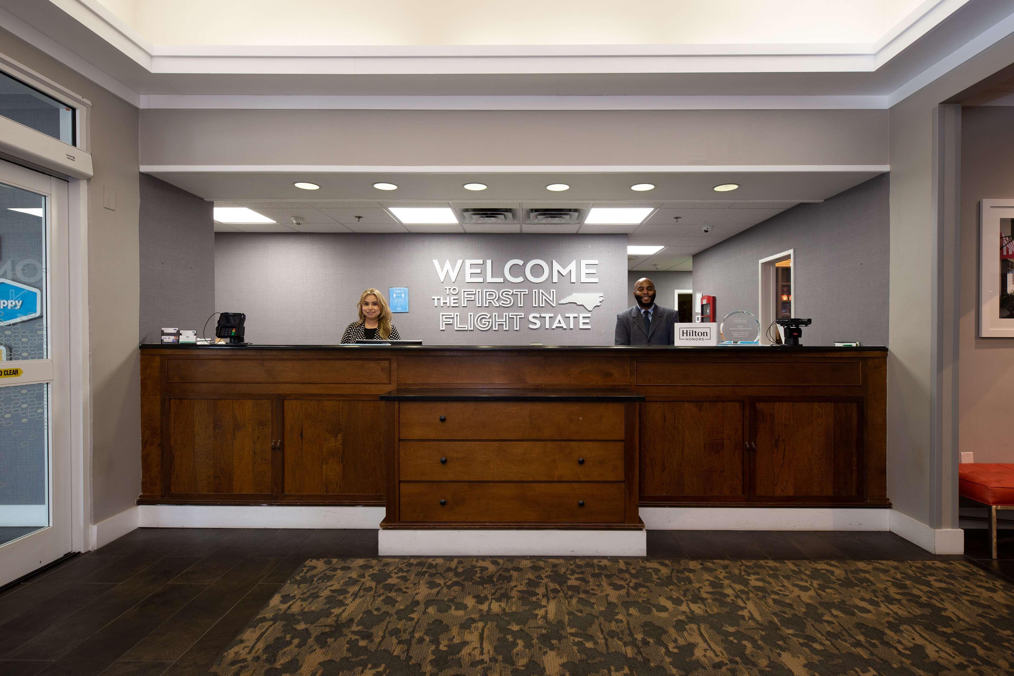 Hampton Inn & Suites Raleigh Cary Lenovo Center Экстерьер фото