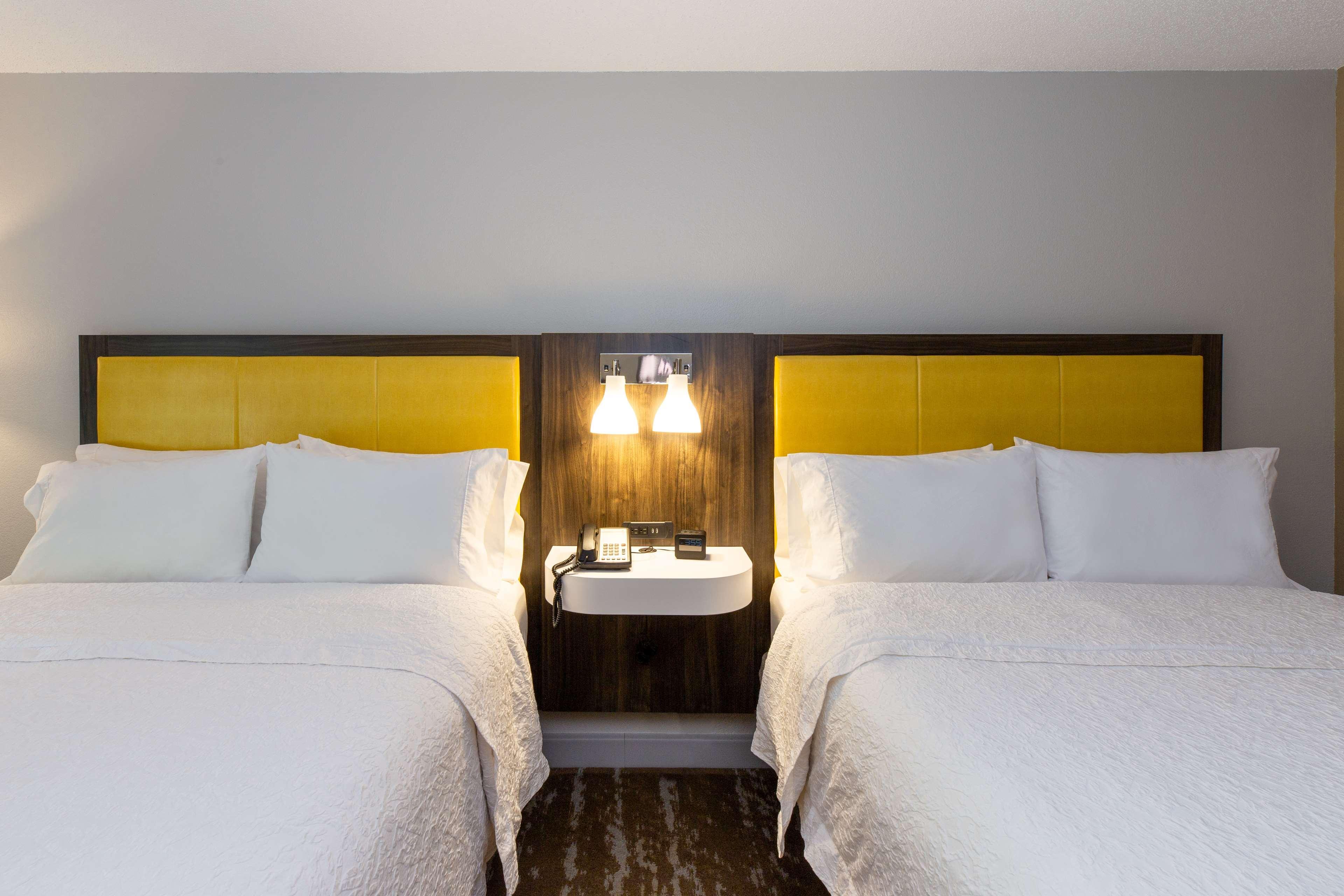 Hampton Inn & Suites Raleigh Cary Lenovo Center Экстерьер фото