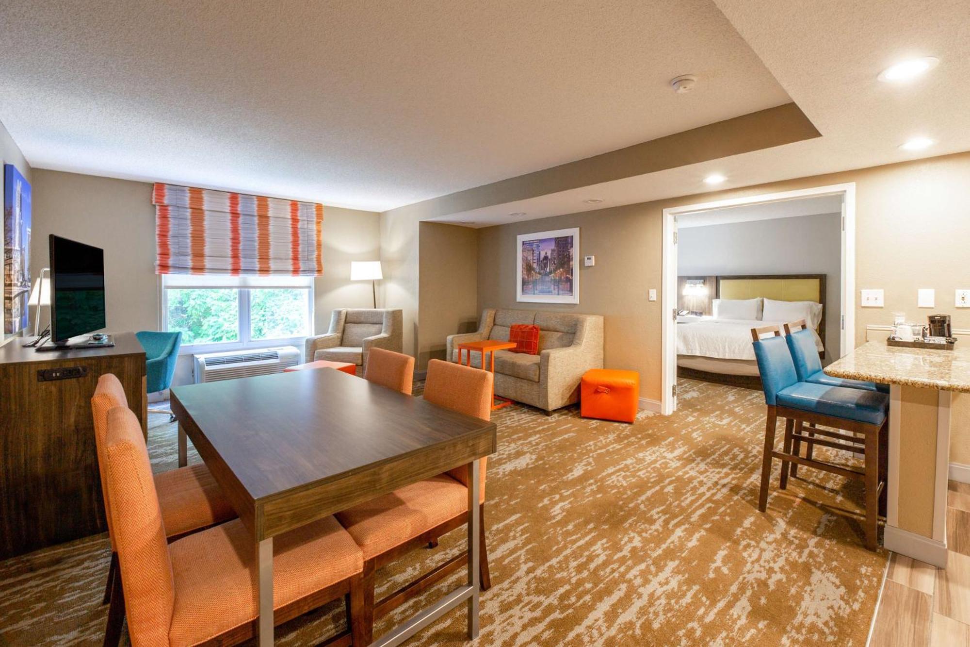 Hampton Inn & Suites Raleigh Cary Lenovo Center Экстерьер фото