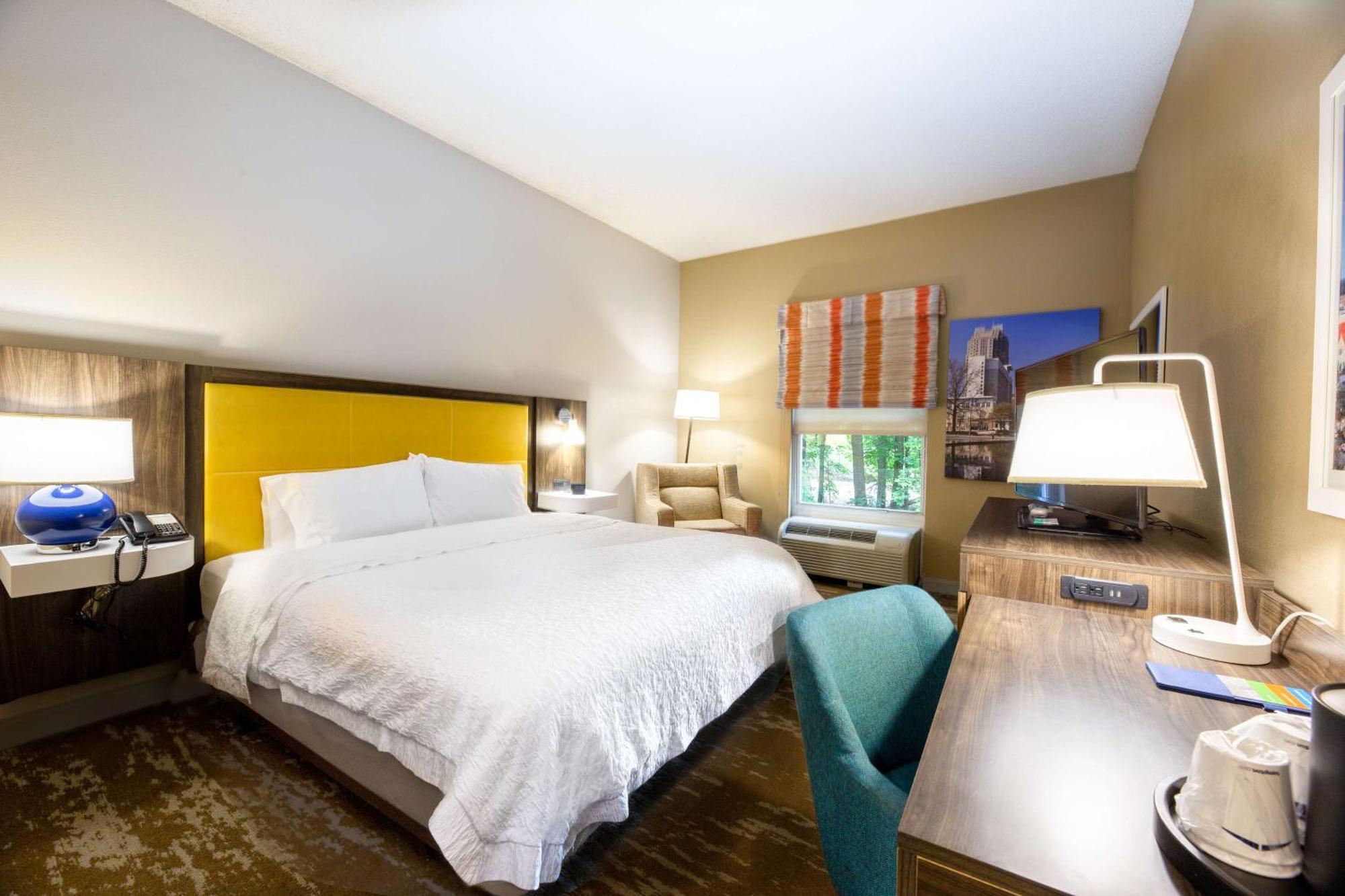 Hampton Inn & Suites Raleigh Cary Lenovo Center Экстерьер фото