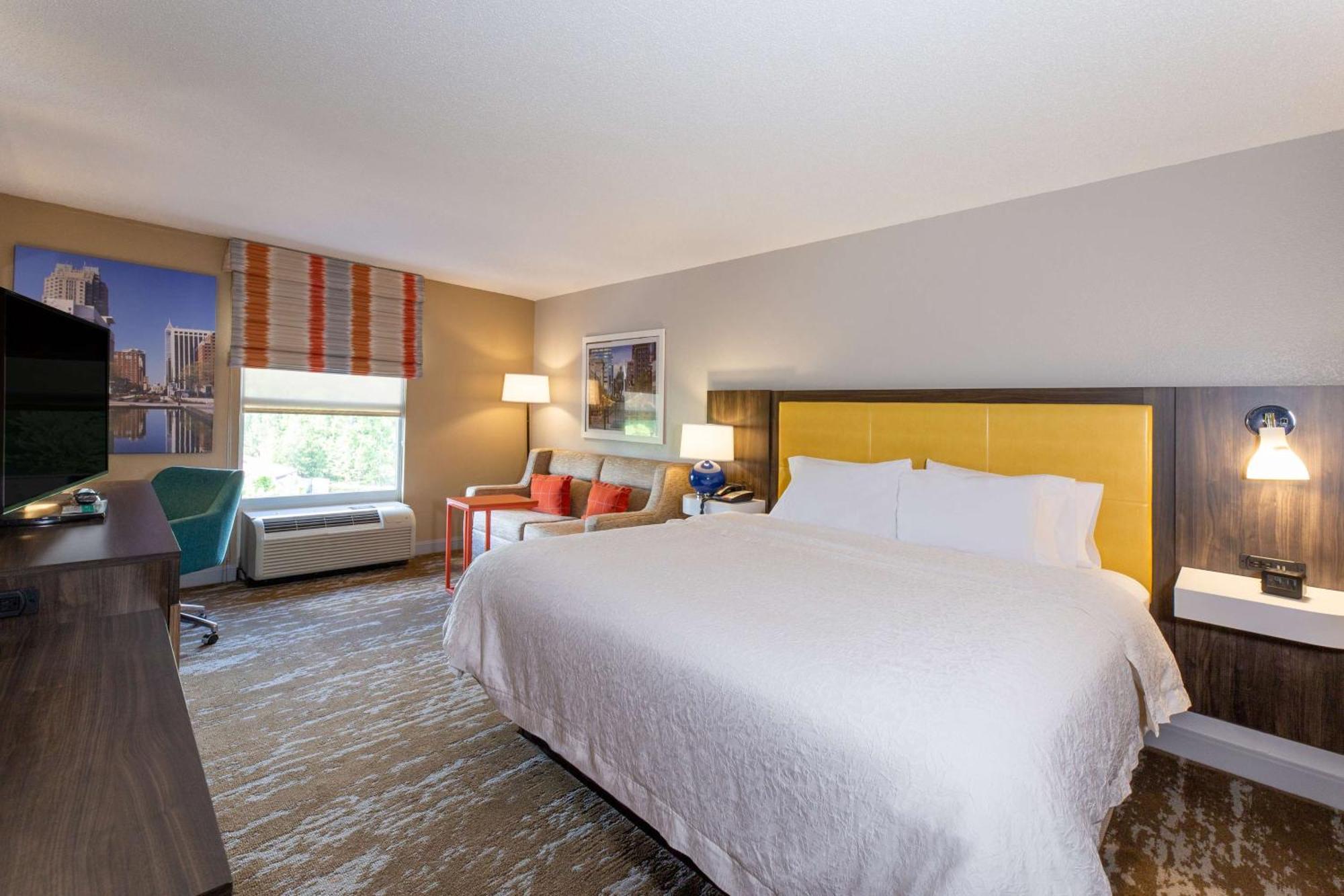 Hampton Inn & Suites Raleigh Cary Lenovo Center Экстерьер фото