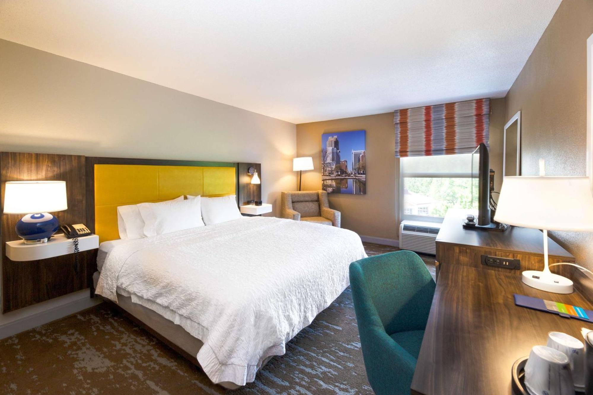 Hampton Inn & Suites Raleigh Cary Lenovo Center Экстерьер фото