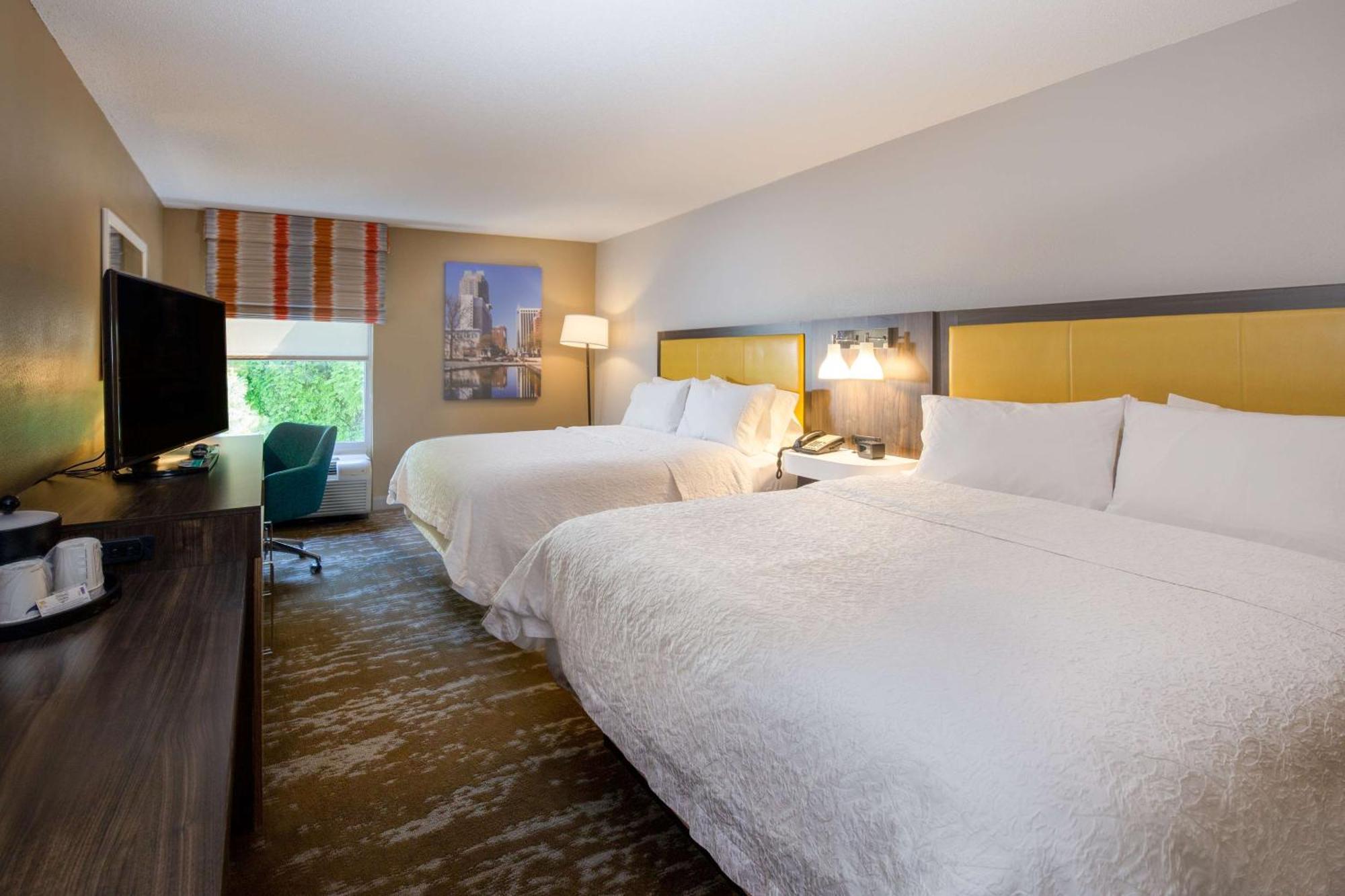 Hampton Inn & Suites Raleigh Cary Lenovo Center Экстерьер фото