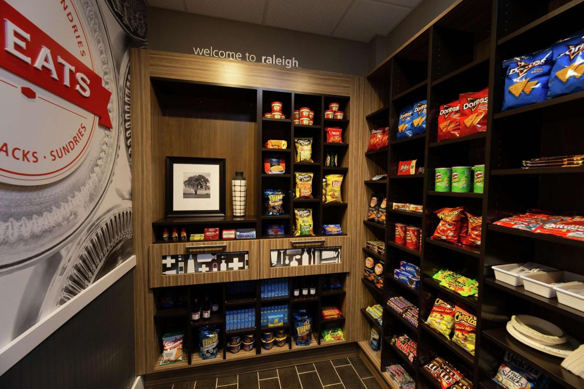 Hampton Inn & Suites Raleigh Cary Lenovo Center Экстерьер фото