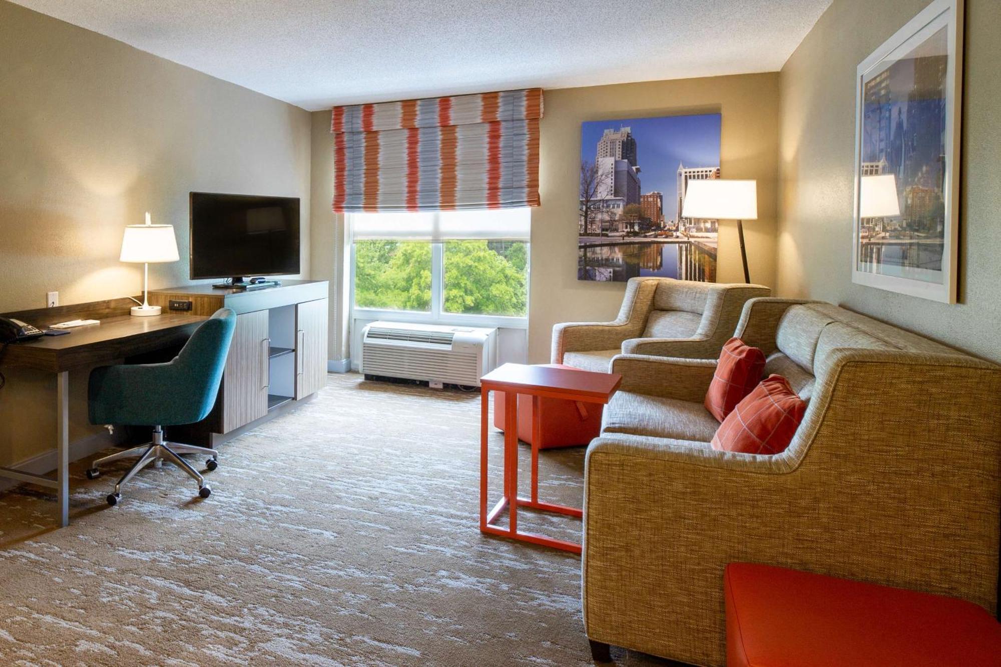 Hampton Inn & Suites Raleigh Cary Lenovo Center Экстерьер фото