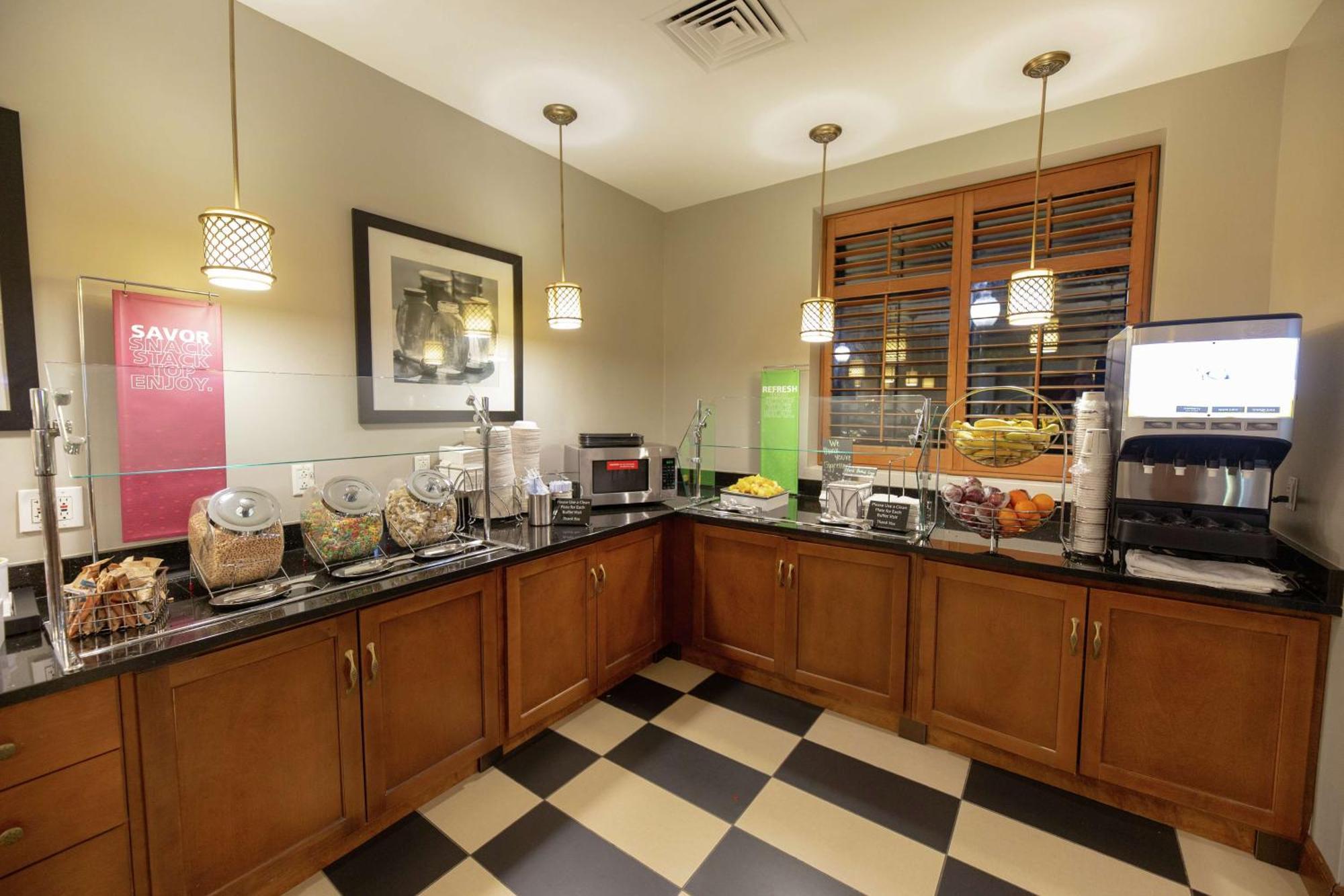 Hampton Inn & Suites Raleigh Cary Lenovo Center Экстерьер фото