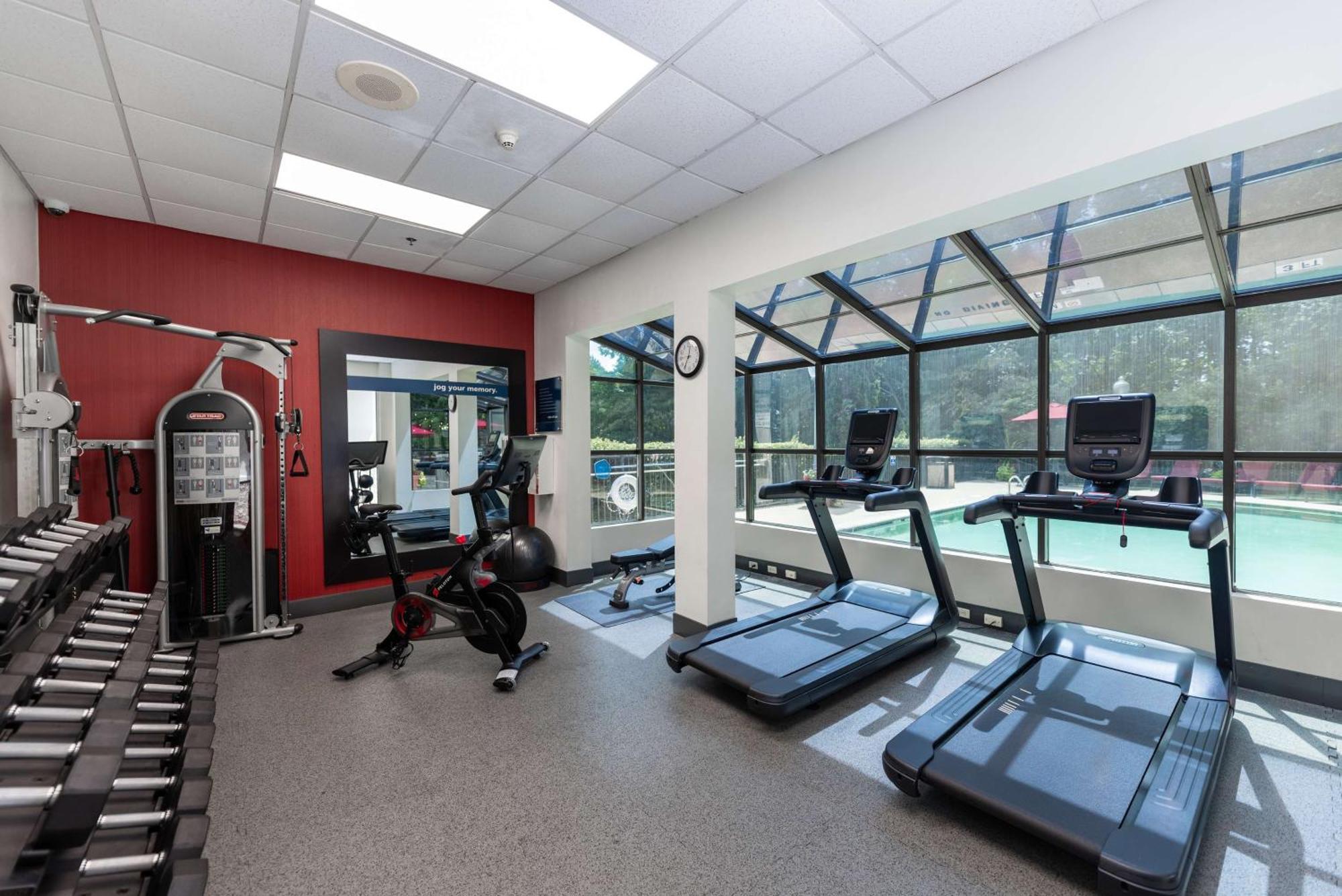 Hampton Inn & Suites Raleigh Cary Lenovo Center Экстерьер фото