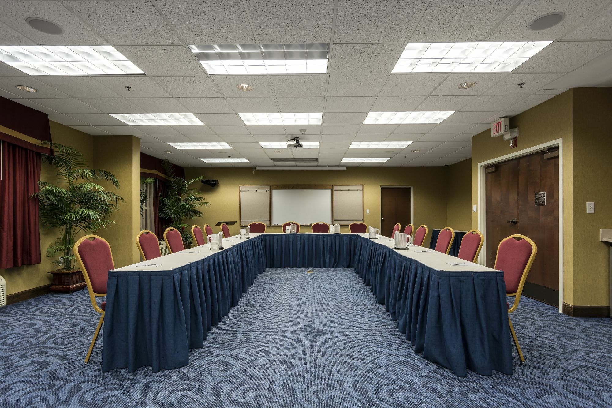 Hampton Inn & Suites Raleigh Cary Lenovo Center Экстерьер фото